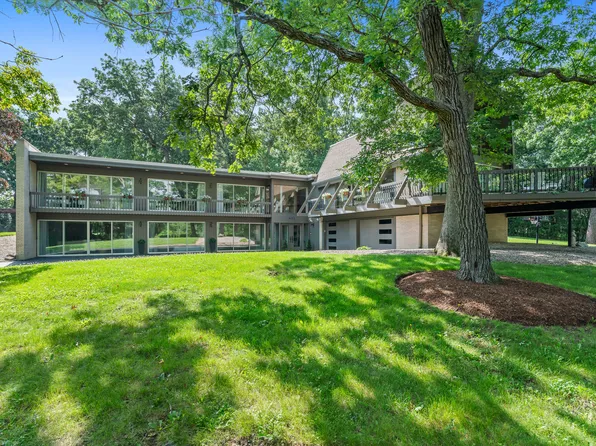 431 Maplewood Dr, Barrington, IL 60010