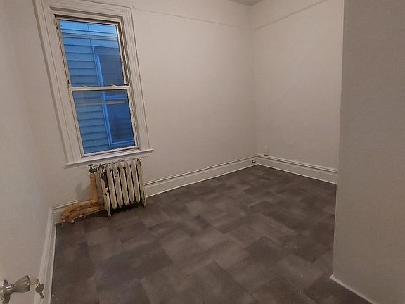 3rd image of 1473 Beach Ave Floor 2