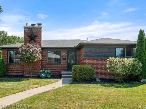 21541 Pallister St, Saint Clair Shores, MI 48080