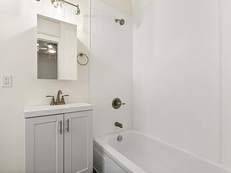 427 Whiteman St #4 — Photo 9