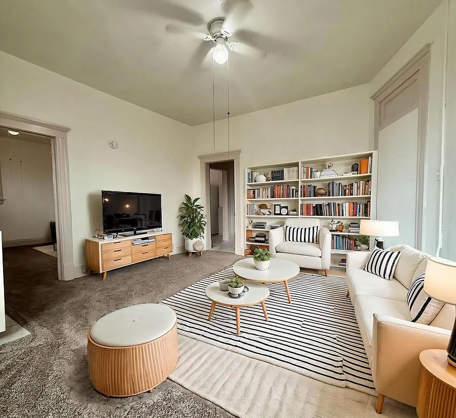 207 Midway Ave — Photo 1