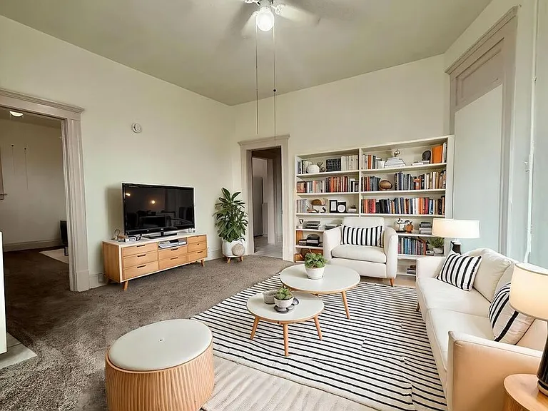 207 Midway Ave — Photo 1