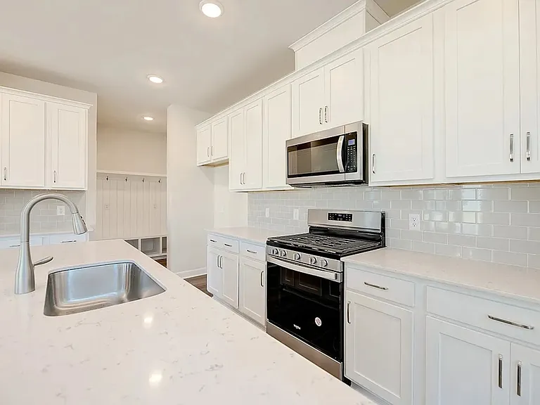 2672 Verona Ln — Photo 10