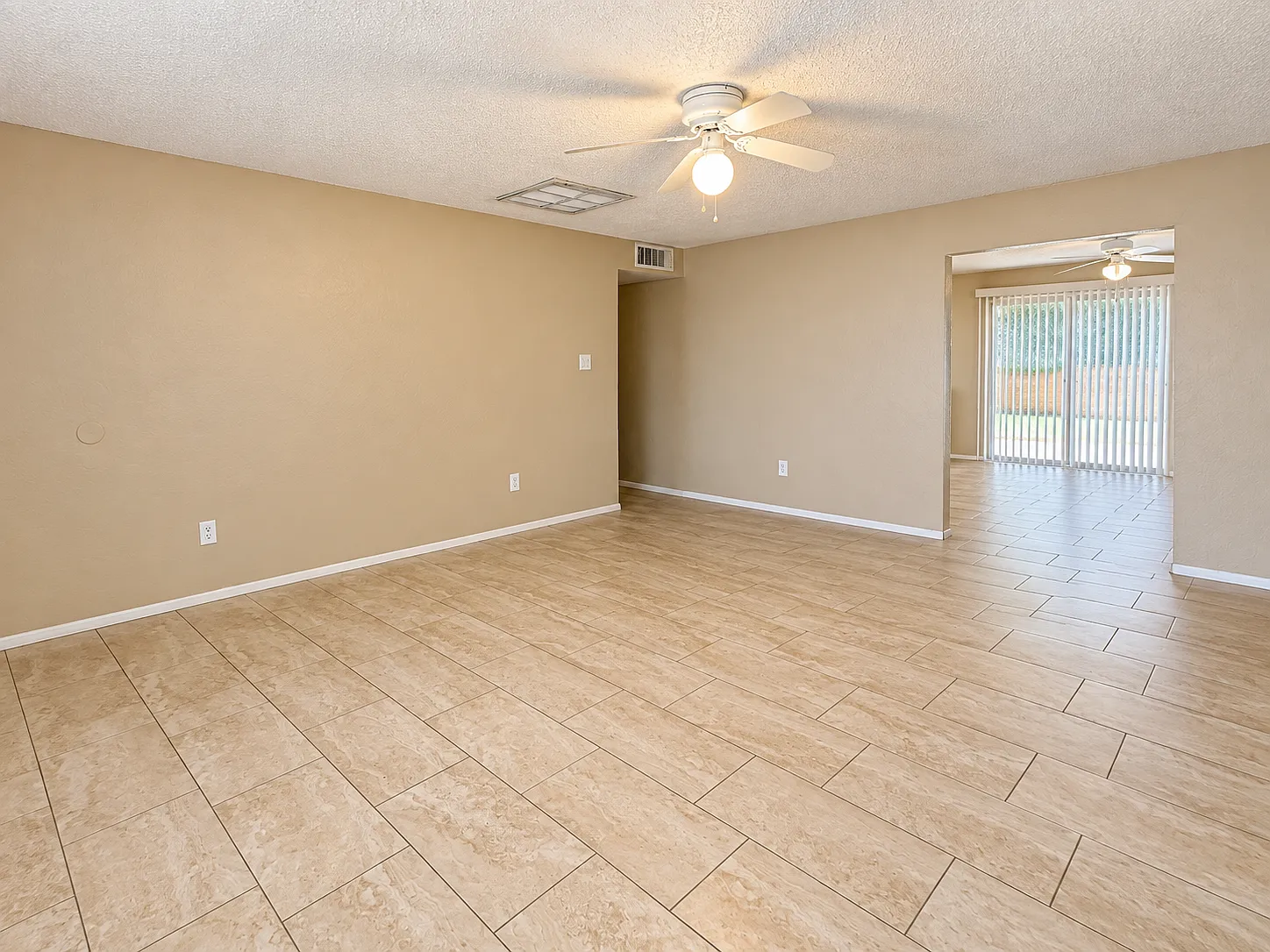 4 bed, 1856 sqft, $1,925 — Photo 3