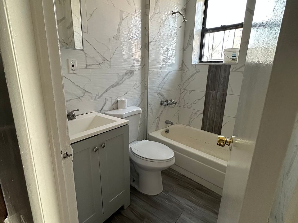 2nd image of 224 S Orange Ave #1