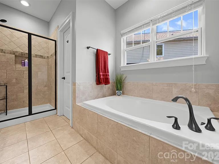 18047 Northport Dr — Photo 46