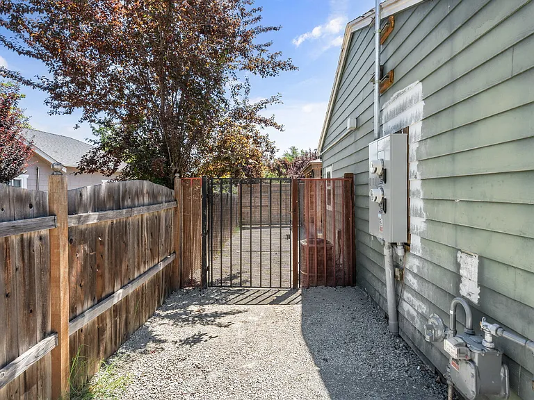 510 Keene Dr — Photo 6