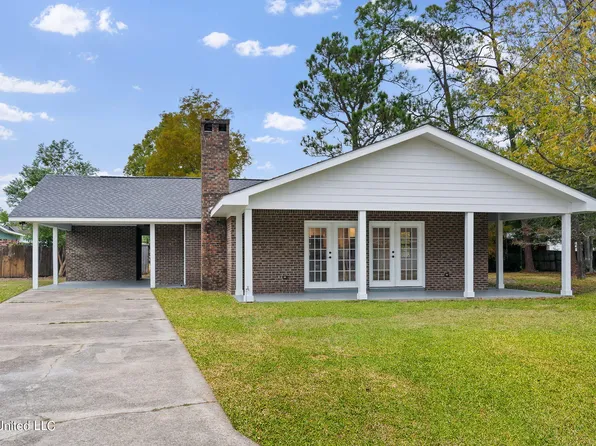 215 Corinth Dr, Bay Saint Louis, MS 39520