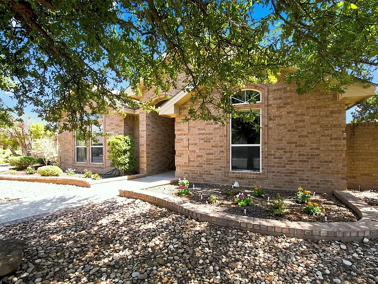 5513 Carmel Ct — Photo 2