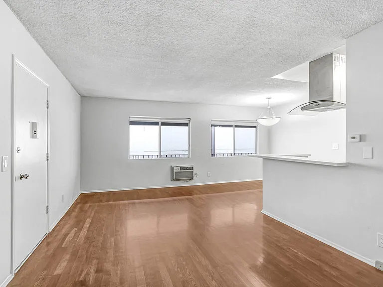 113 N Gale Dr — Photo 27