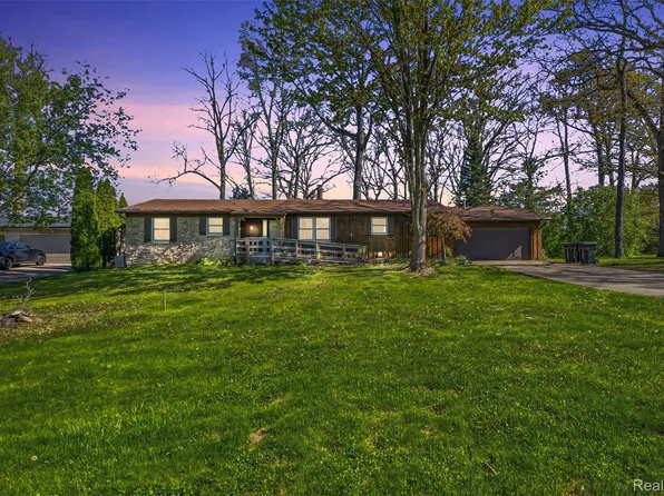 4191 McCandlish Rd, Grand Blanc, MI 48439