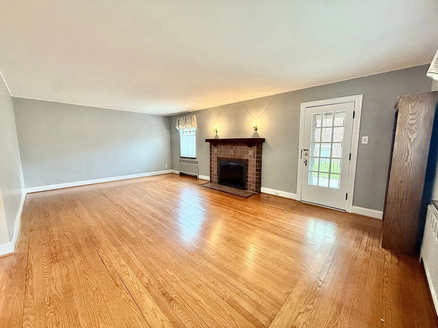 3 bed, 2.0 bath, 2426 sqft, $2,250 — Photo 4