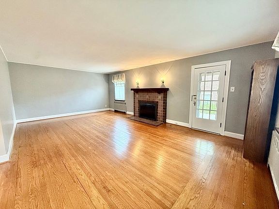 4th image of 6491 Ridge Ave