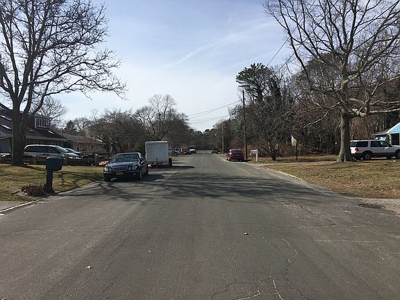 Exterior Neighborhood (street photo)