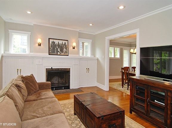 3rd image of 7327 Holly Ct