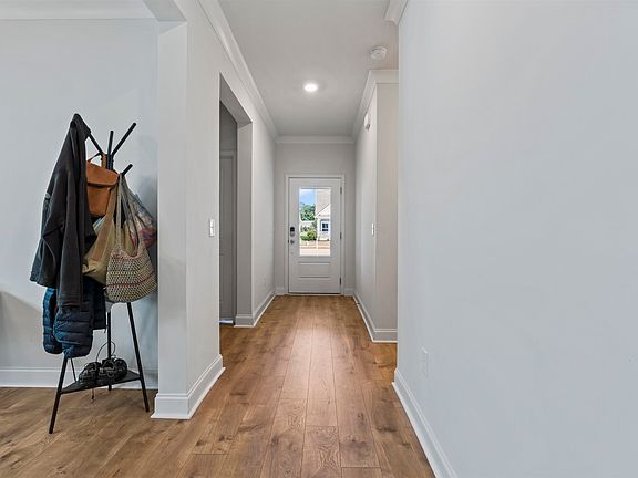 5th image of 2618 Goldfinch Dr.