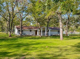 1527 Wagon Rd, Wallis, TX 77485