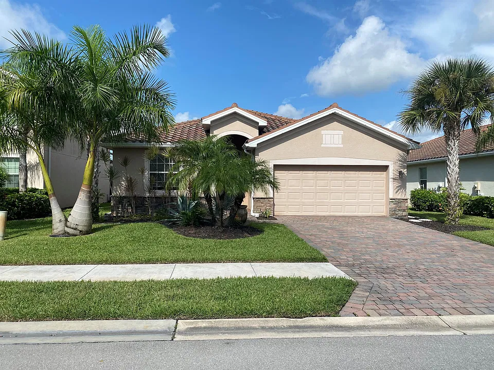2466 Heydon Cir E