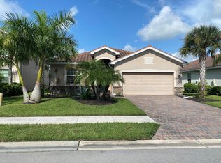 2466 Heydon Cir E, Naples, FL 34120