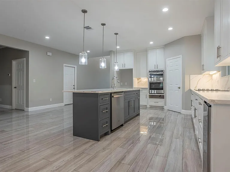 2718 Leslie Ln — Photo 8