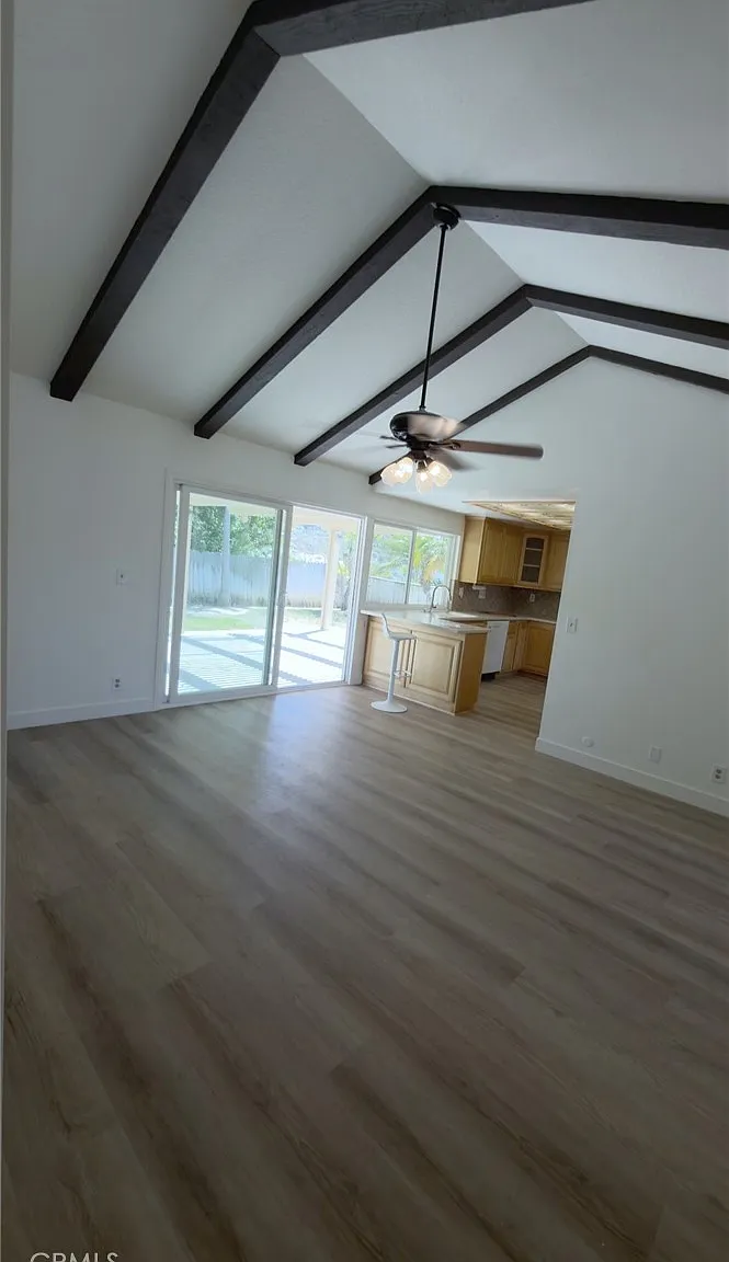 3 bed, 1633 sqft, $5,450 — Photo 4