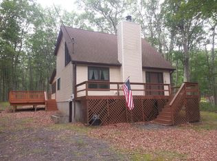 153 Lake View Cir, Hawley, PA 18428