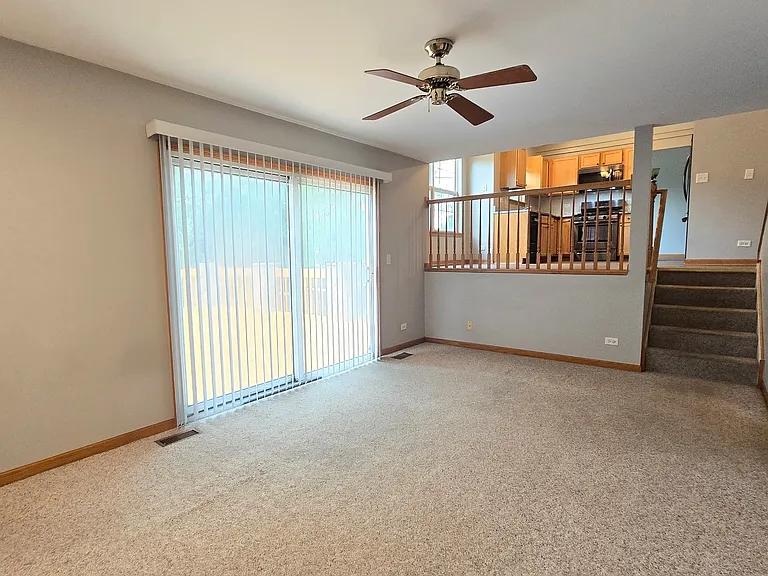 409 Fairfax Ln — Photo 10