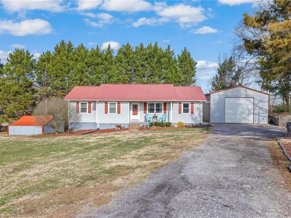 873 McNeal Rd, Hoschton, GA 30548