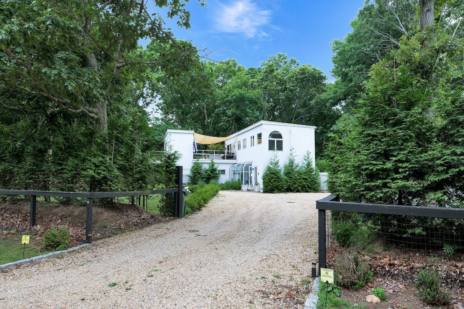 997 Springs Fireplace Rd, East Hampton, NY 11937 Out East