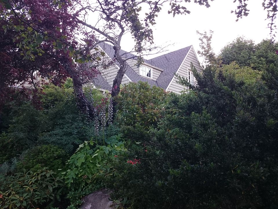 2nd image of 422 W Comstock St