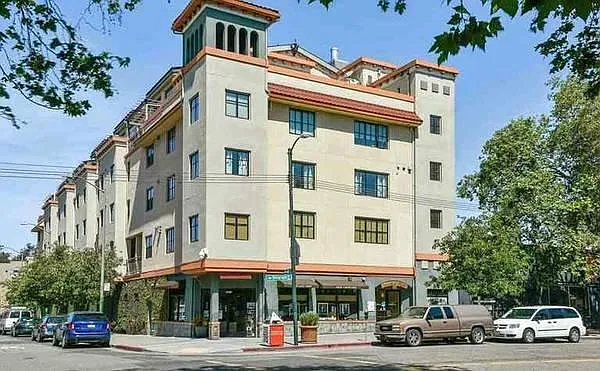 4811 Telegraph Ave #202