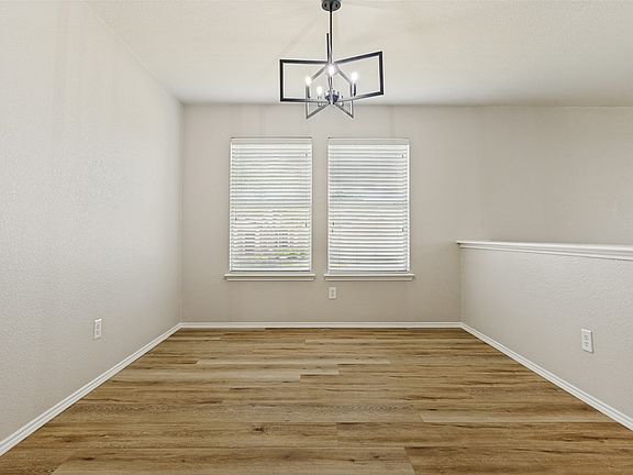 5th image of 301 Highland Glen Dr