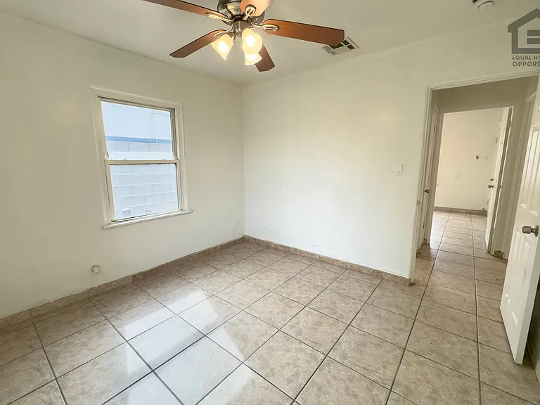 2517 E Culver St — Photo 20