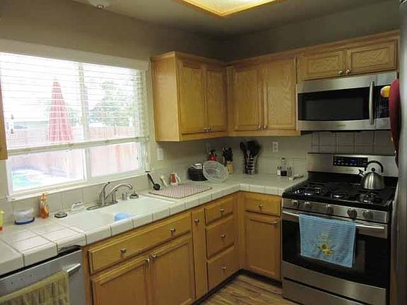 3rd image of 2562 Novi Dr