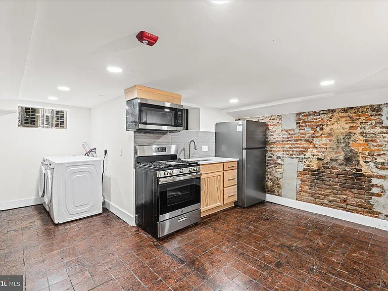 1222 Chancellor St #1R — Photo 5