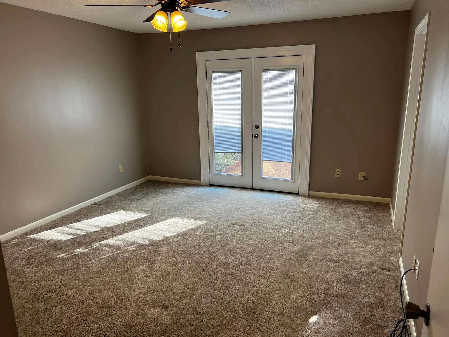 307 Georgetown Dr — Photo 2