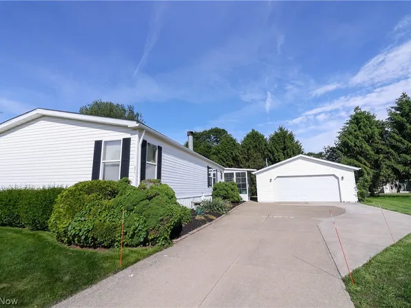 571 Sand Trap Cir, Painesville, OH 44077