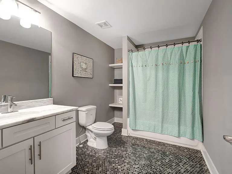 2038 Straightway Ave — Photo 24