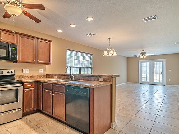 2nd image of 407 Eisenhower Dr