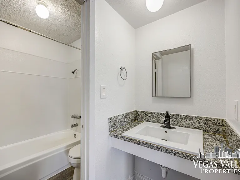 2605 Sherwood St — Photo 4