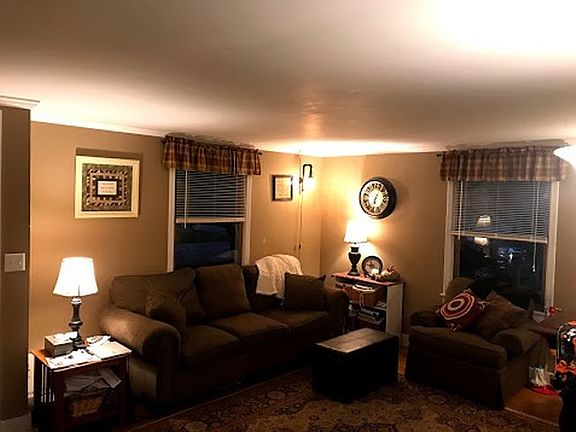 3rd image of 61 Roosevelt St