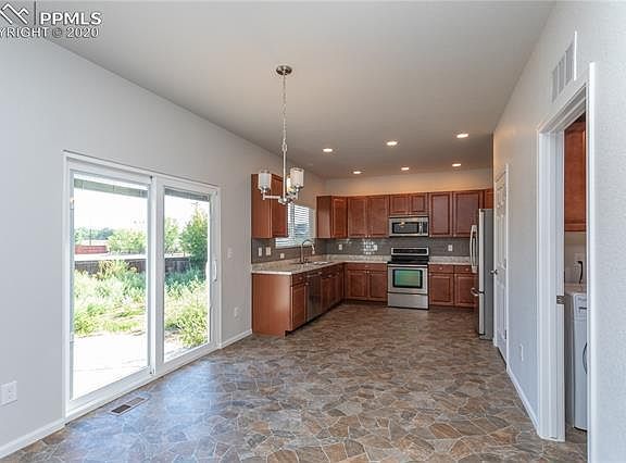 5th image of 410 Winebrook Way