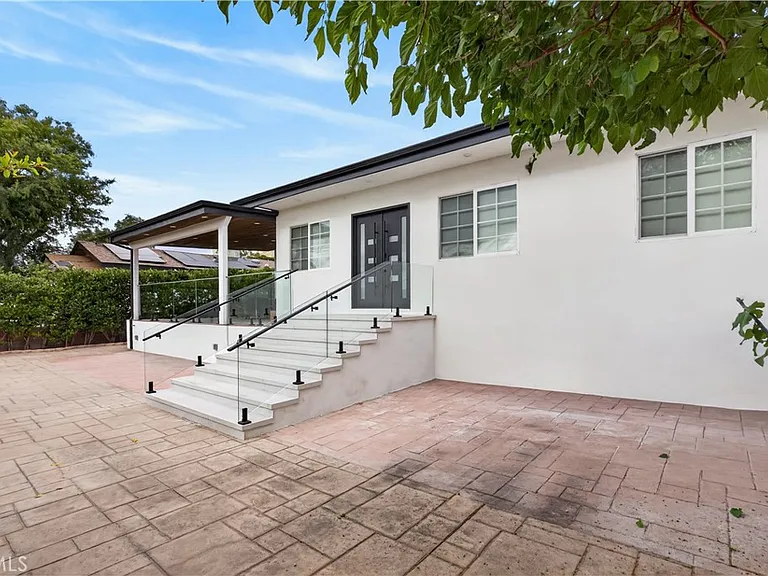 10510 Helendale Ave — Photo 5