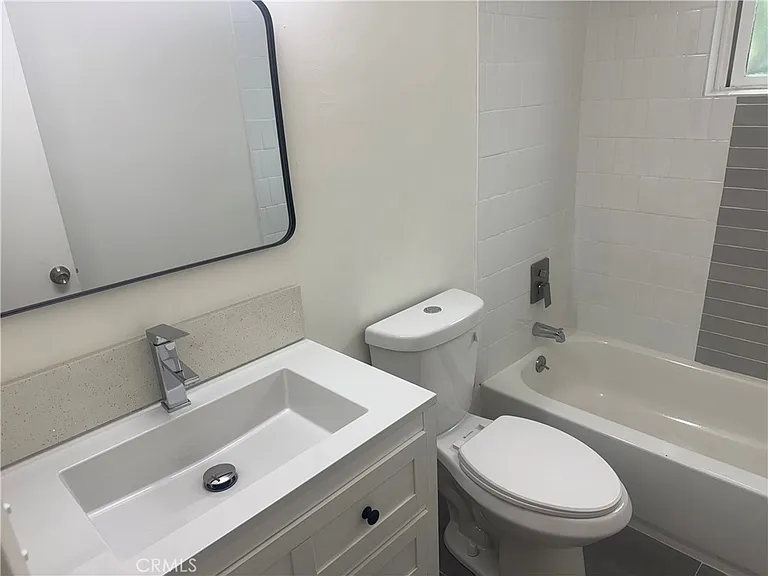 1041 Bennett Ave — Photo 16