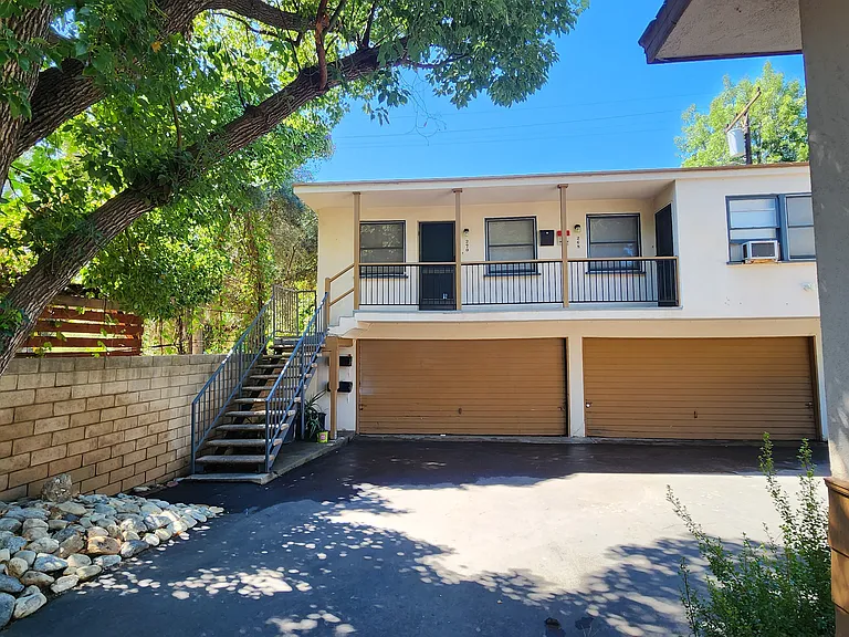 264 Lincoln Ave — Photo 2