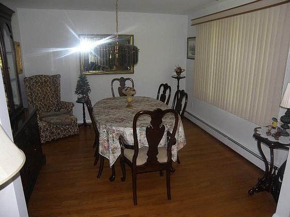 5th image of 70 Brownson Dr