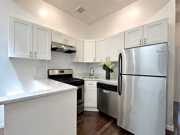 3rd image of 1005 Broadway APT 2
