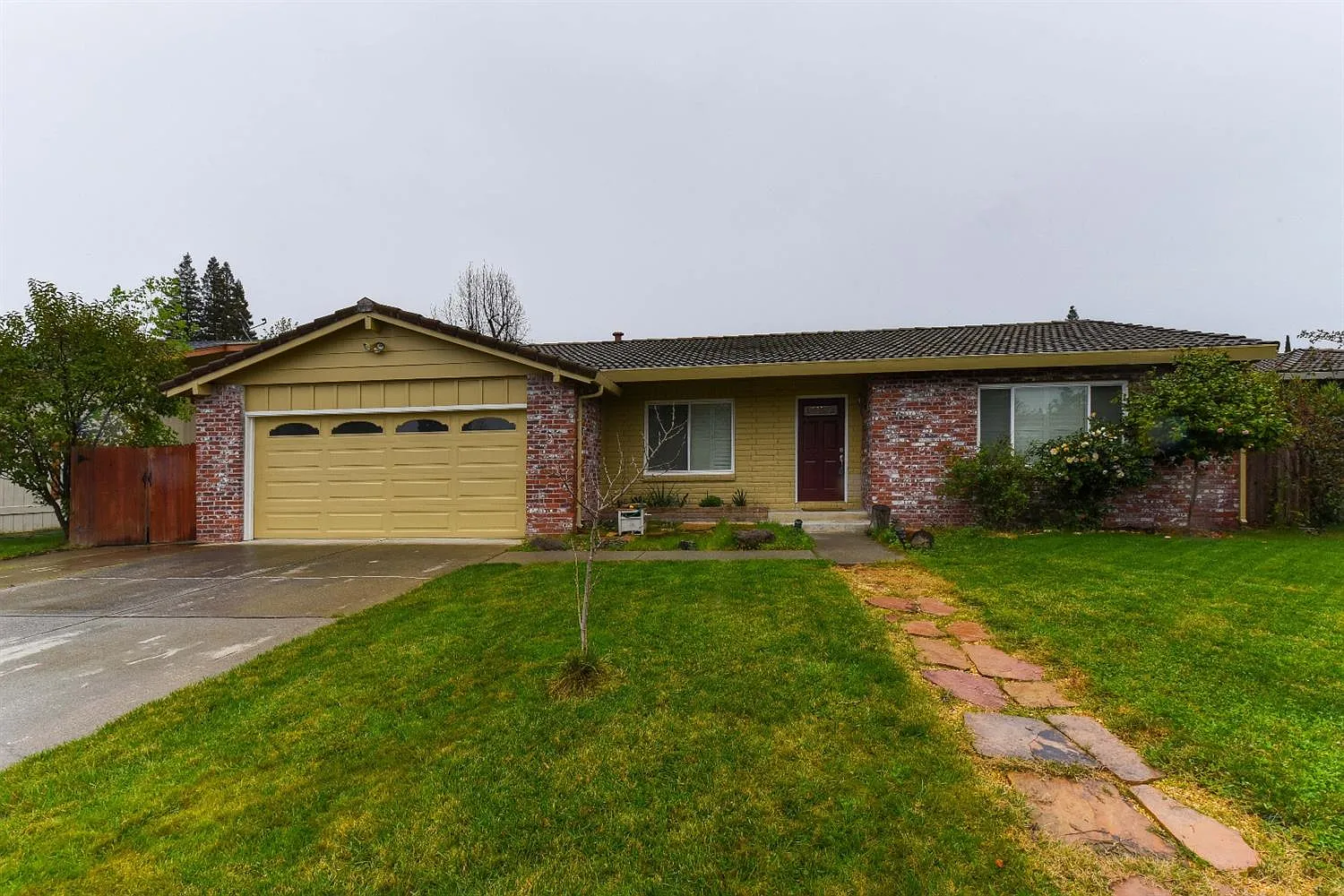466 Windward Way photo 1
