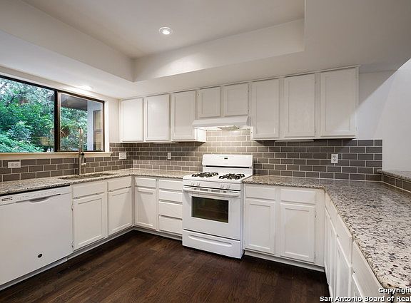 4th image of 16706 Parkstone Blvd