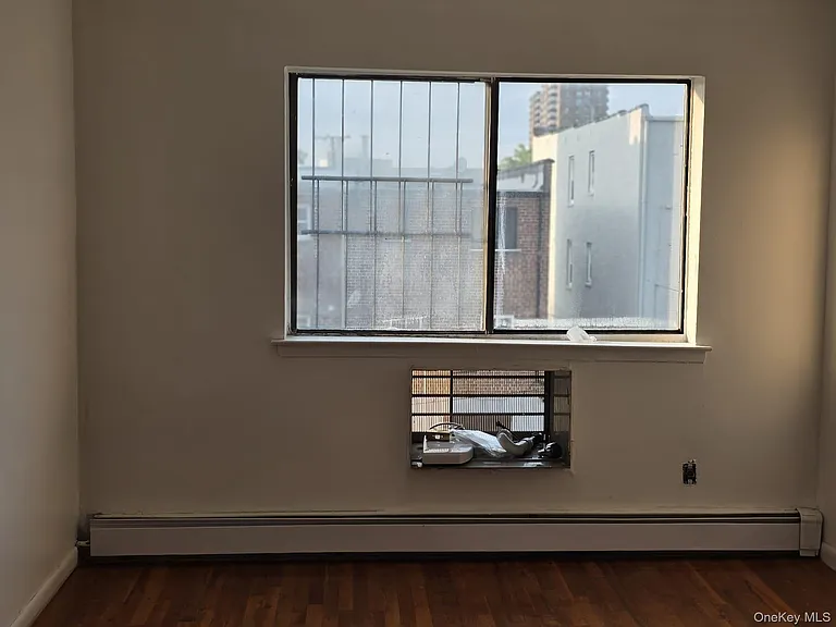 2831 Roebling Ave — Photo 9